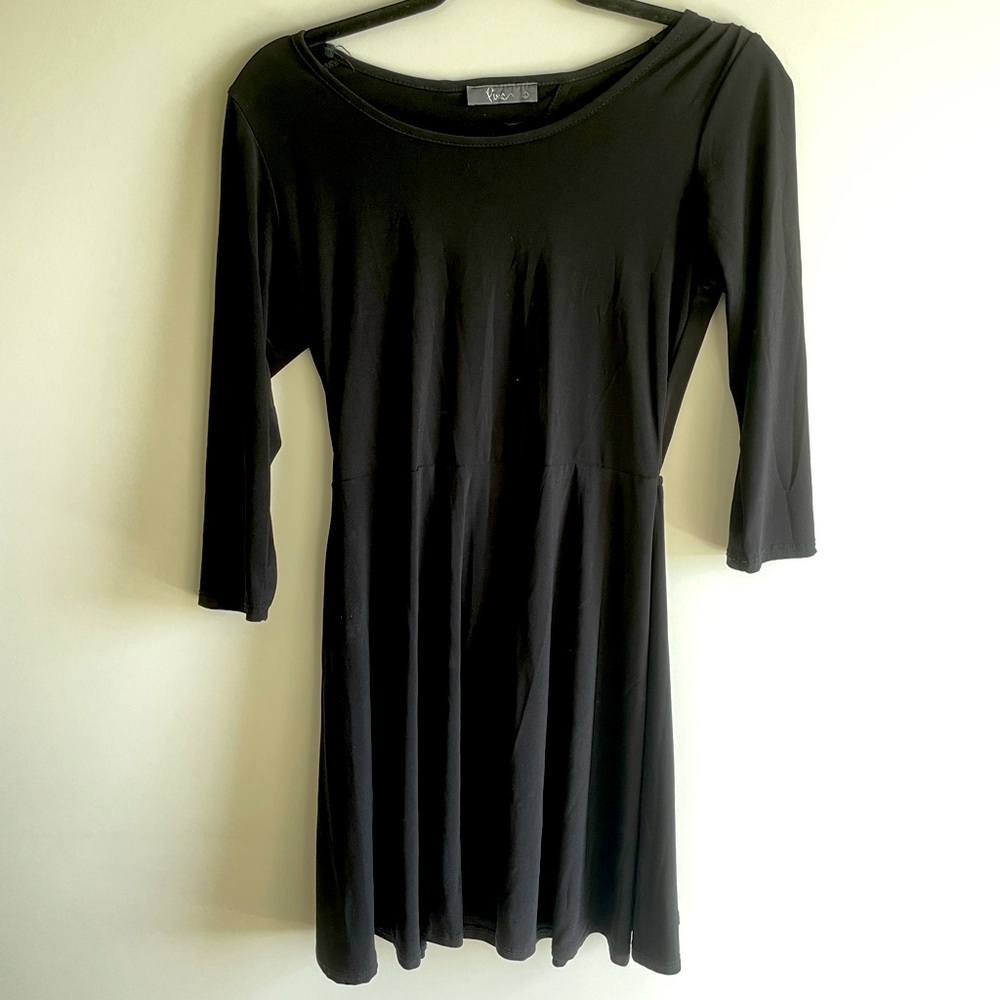 Cute keyhole back black skater dress